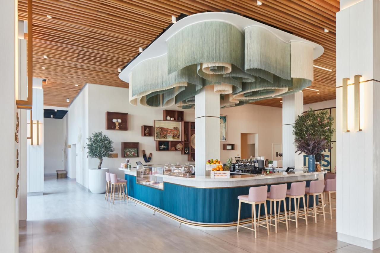 Vida Beach Resort Umm Al Quwain Exterior foto The bar at the hotel