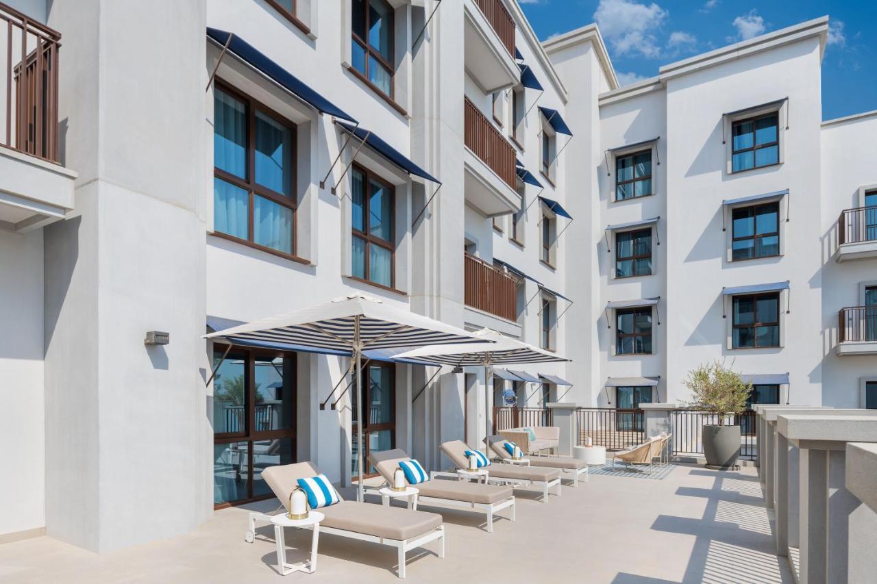 Vida Beach Resort Umm Al Quwain Exterior foto The Hotel's pool deck